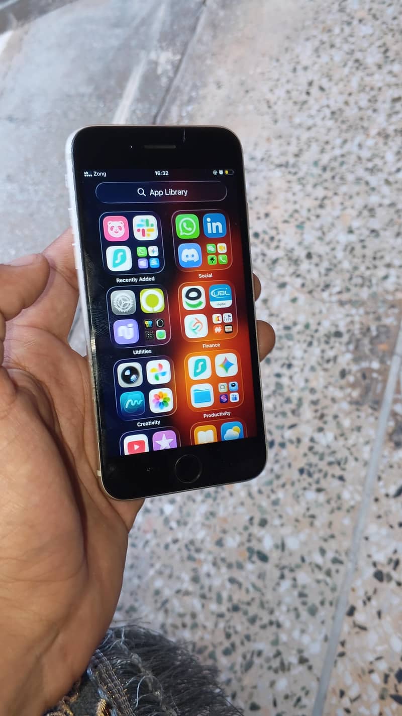 Apple iPhone SE 3