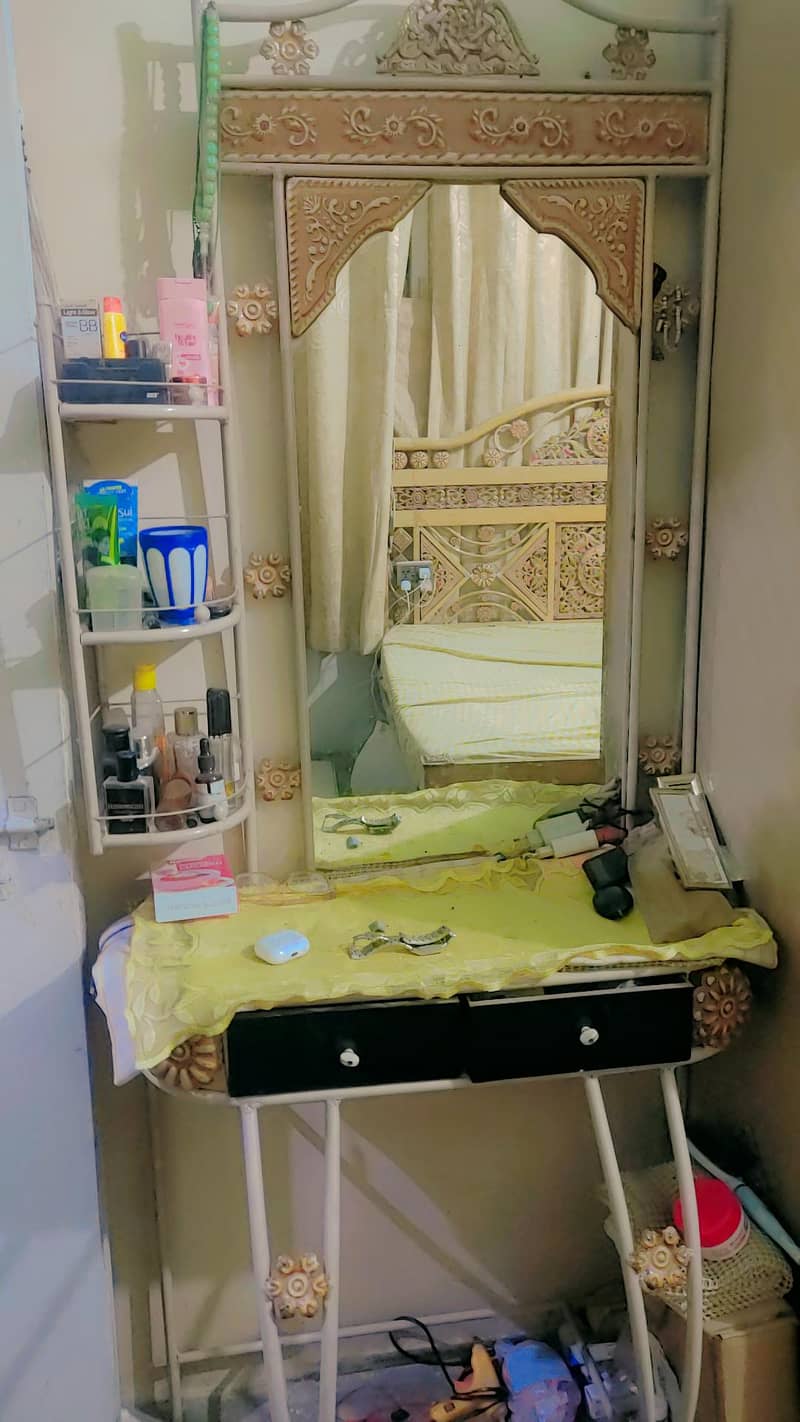 dressing table 0