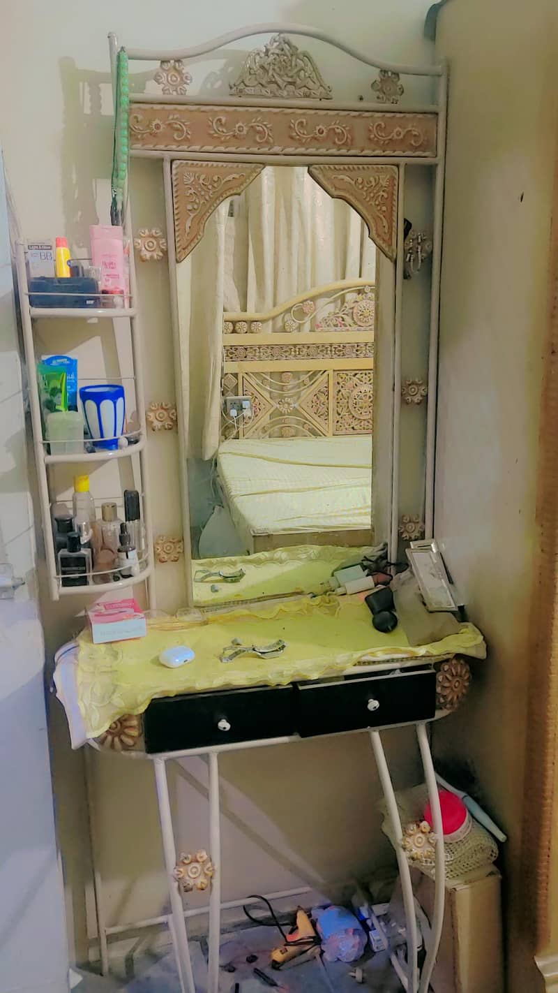 dressing table 1