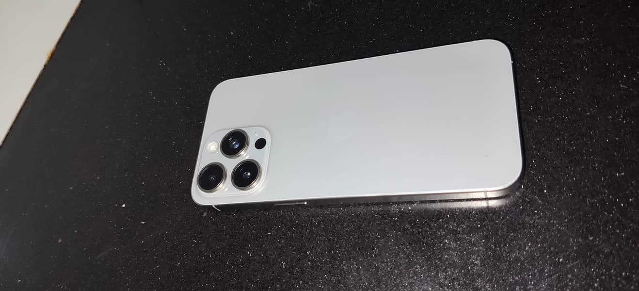 Apple iPhone 15 Pro Max 0