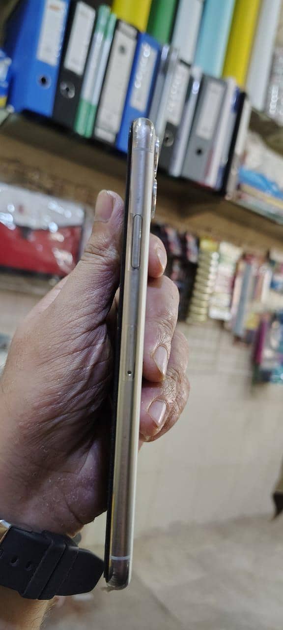 Apple iPhone 11 Pro Max 1