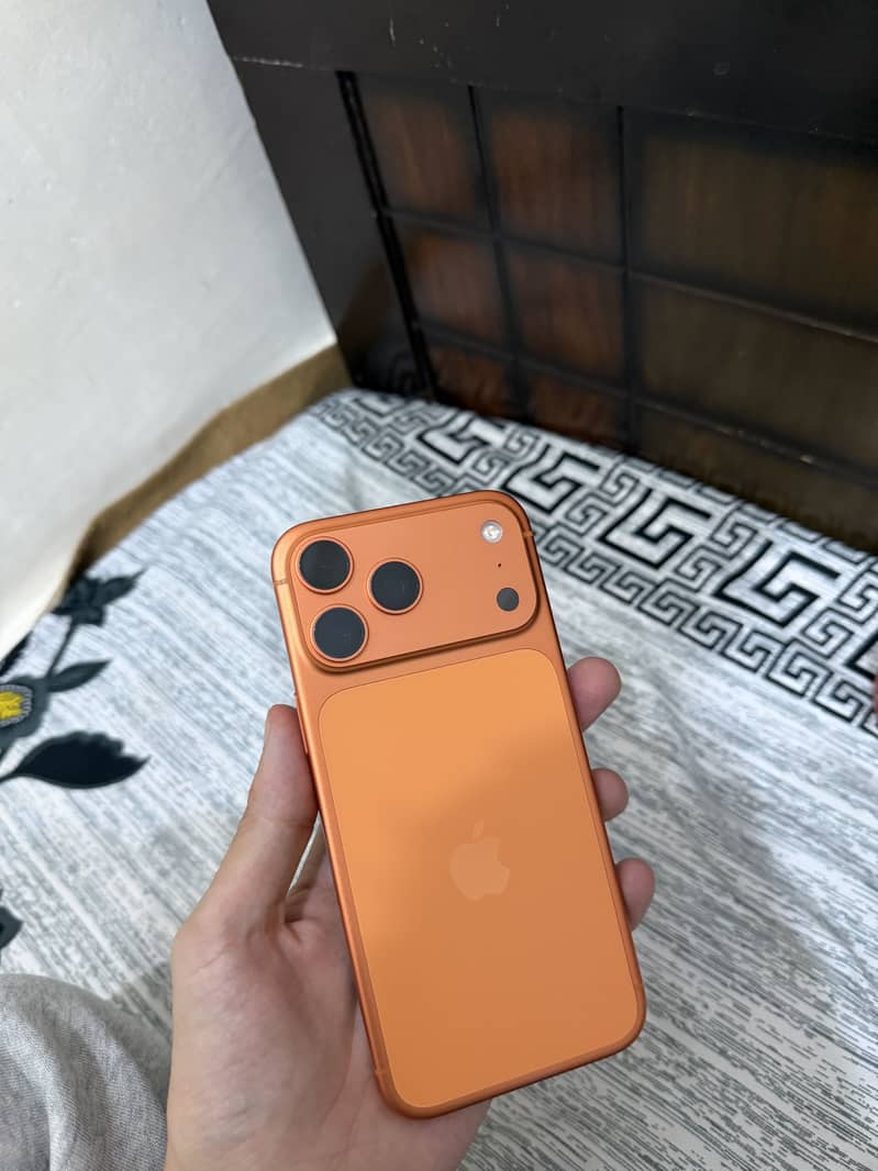 Apple iPhone 17 Pro Max 4