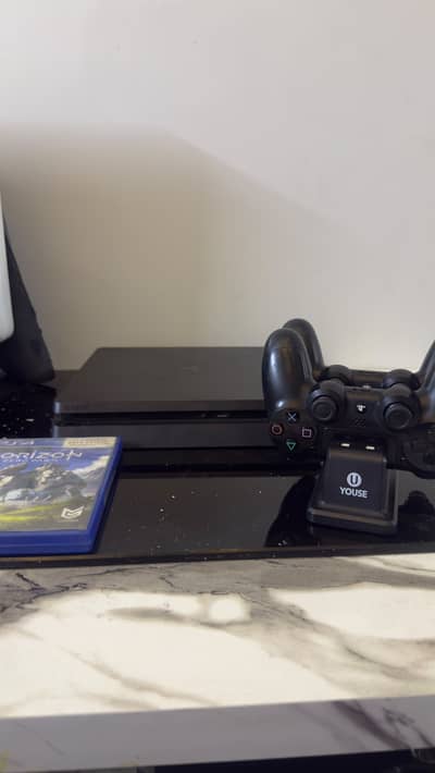 Playstation 4 slim