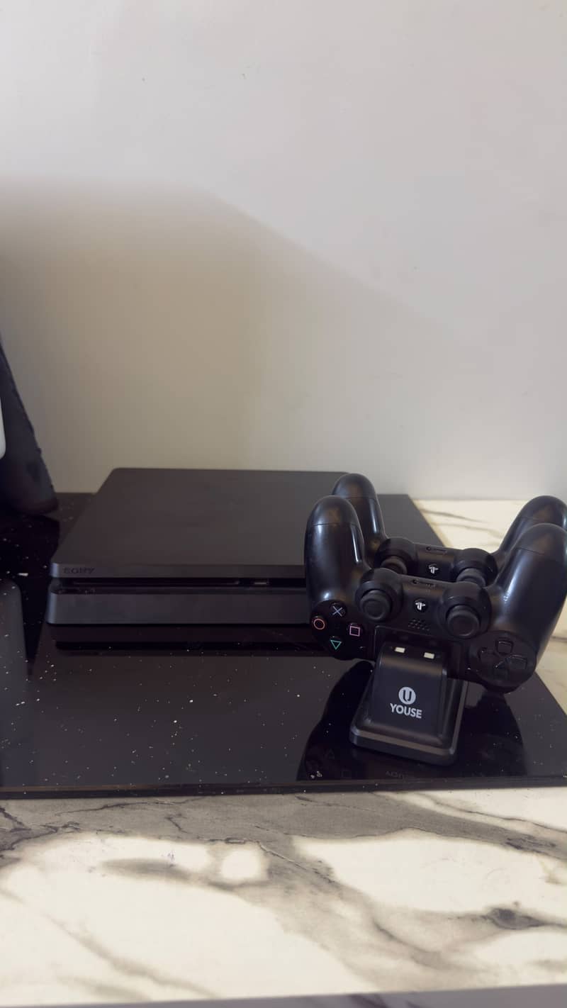 Playstation 4 slim 2