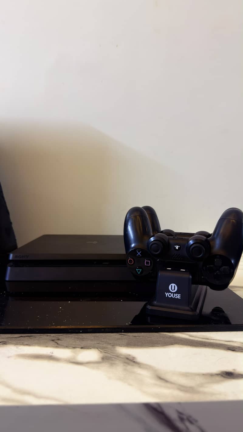 Playstation 4 slim 4