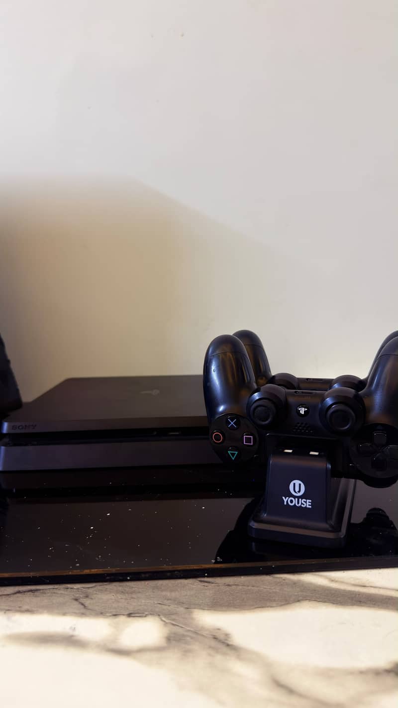 Playstation 4 slim 7