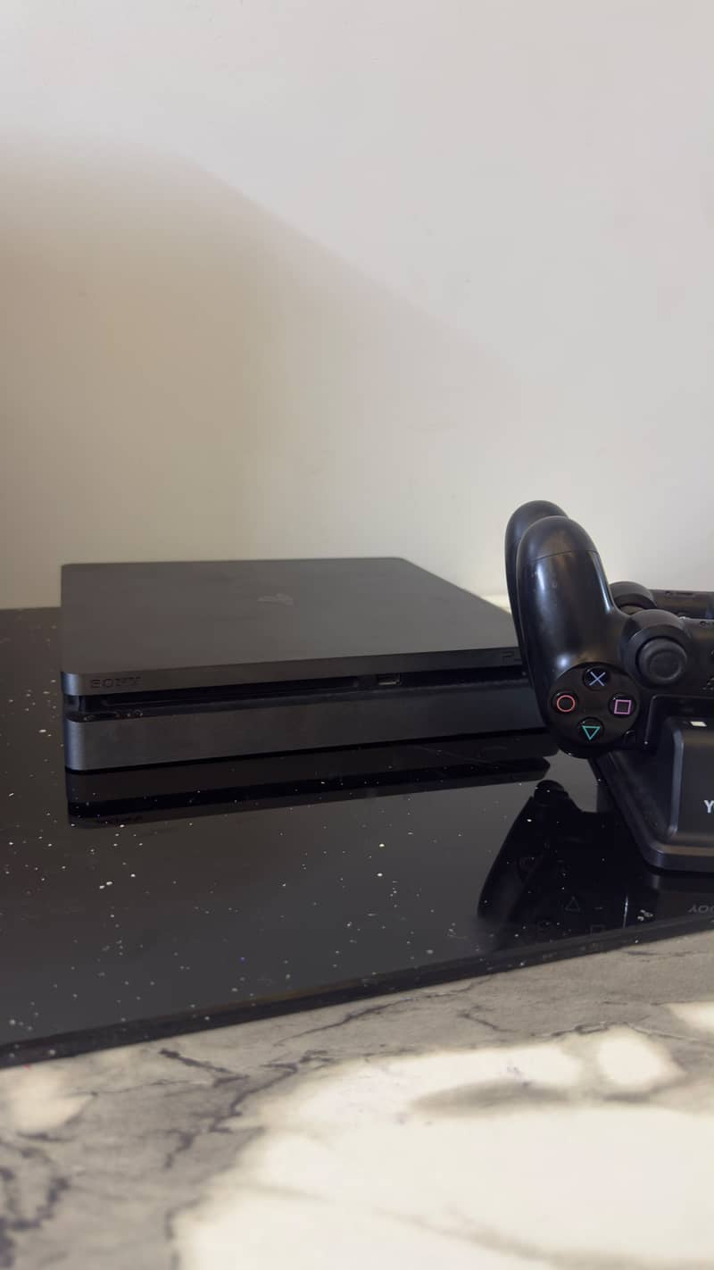 Playstation 4 slim 8