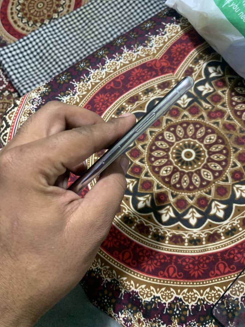 Apple iPhone X 3