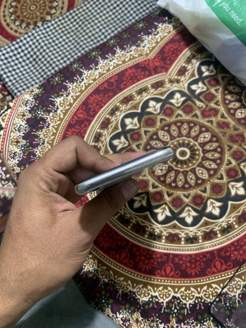 Apple iPhone X 4