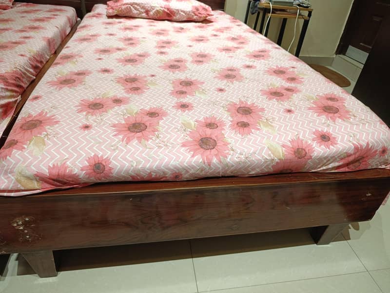 single bed with mattress 0