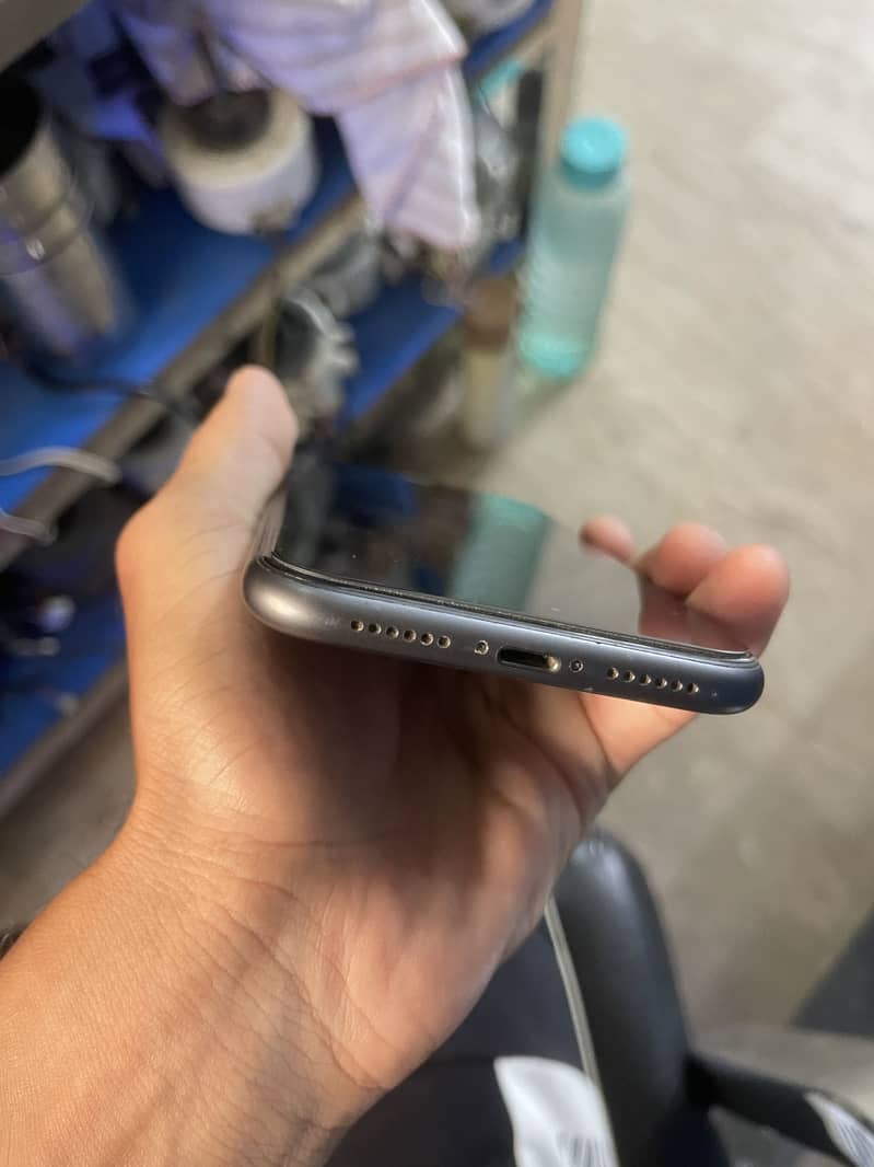 Apple iPhone 11 Factory unlocked 2