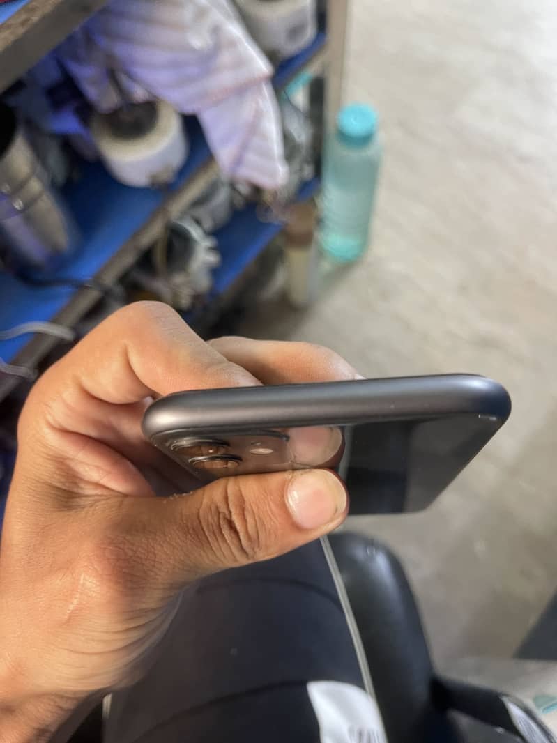 Apple iPhone 11 Factory unlocked 7
