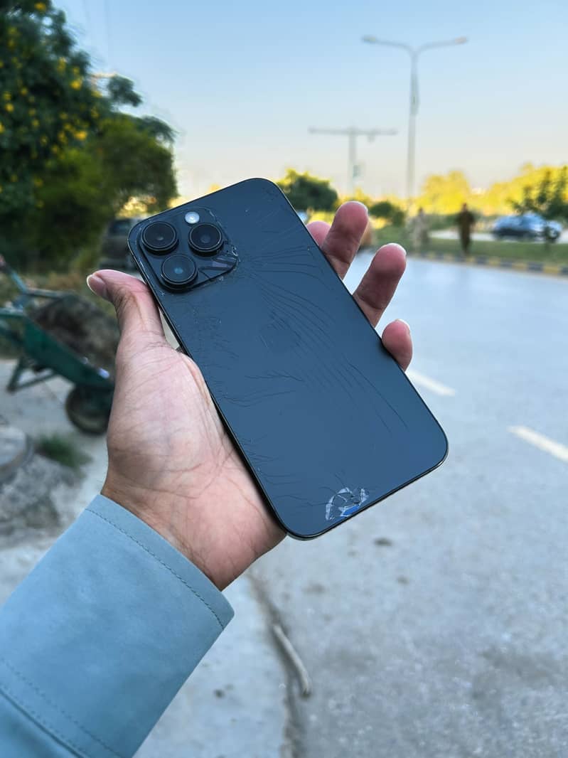 Apple iPhone 14 Pro Max 4