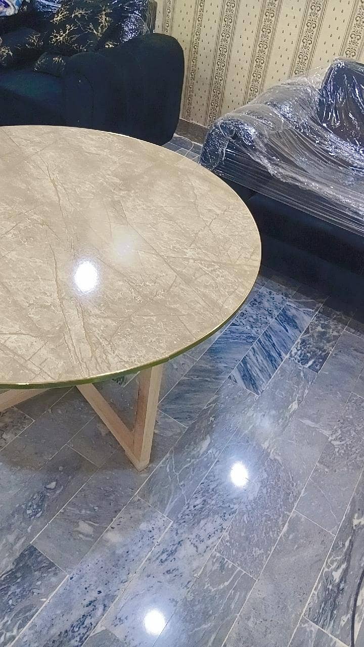 Stylish round table design 3