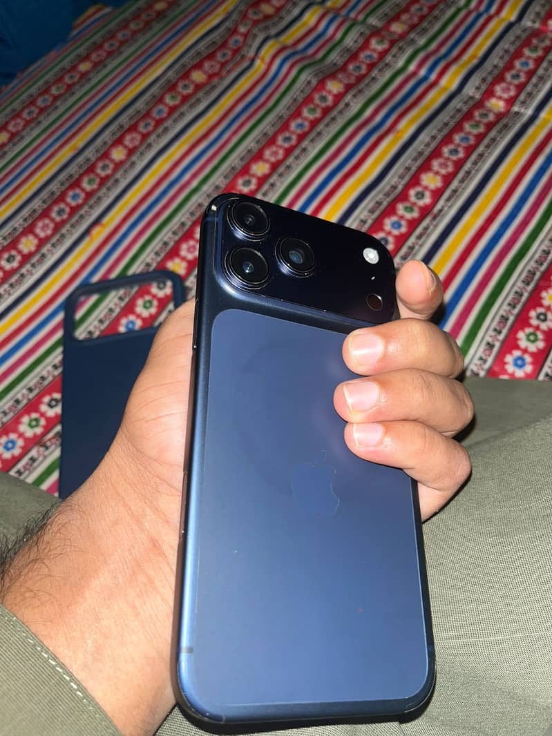 Apple iPhone 17 Pro Max 1