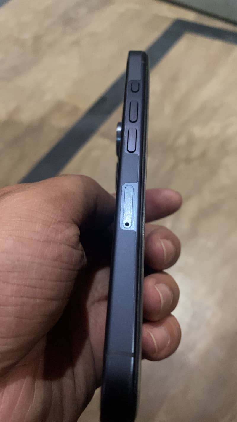 Apple iPhone 15 Pro 2