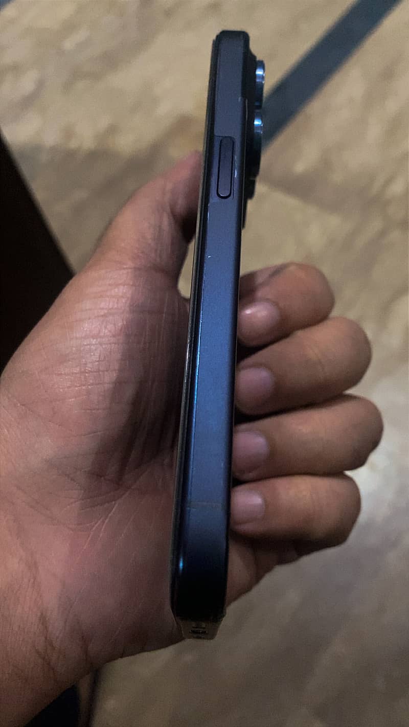 Apple iPhone 15 Pro 3
