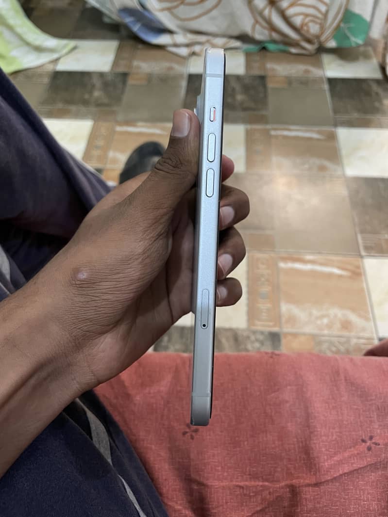 Apple iPhone 15 plus 3