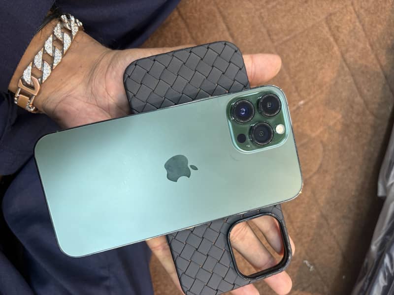Apple iPhone 13 Pro Max 0