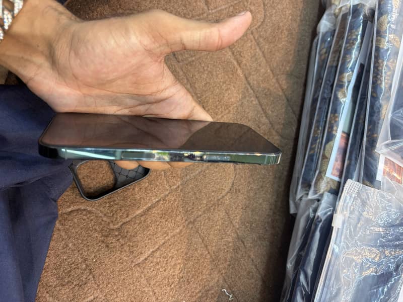 Apple iPhone 13 Pro Max 3