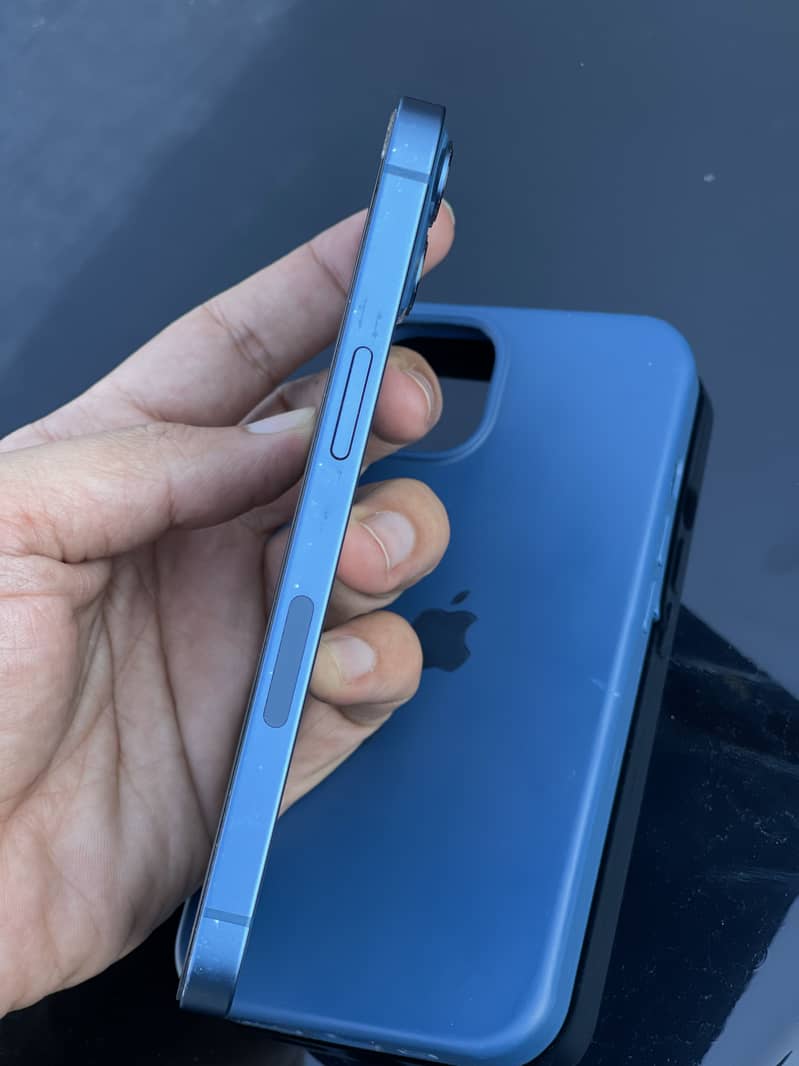 Apple iPhone 13 2