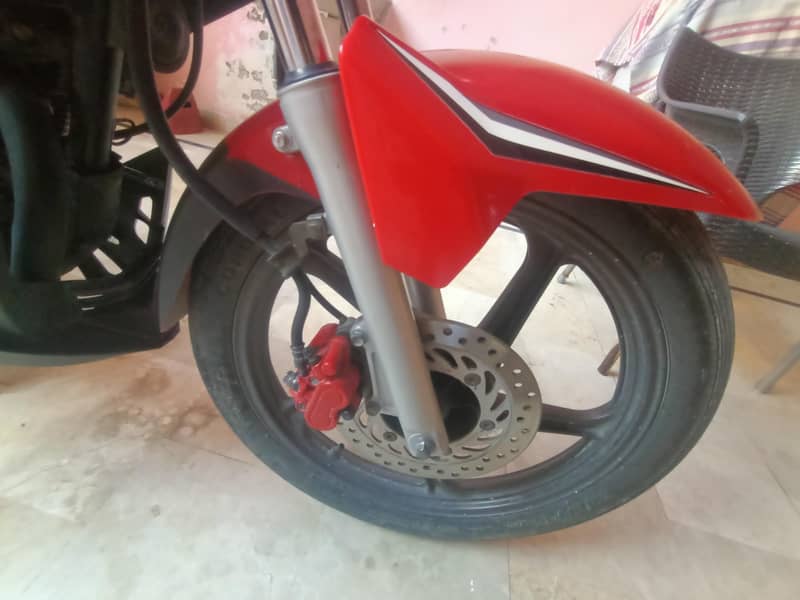 Honda CB150F 4