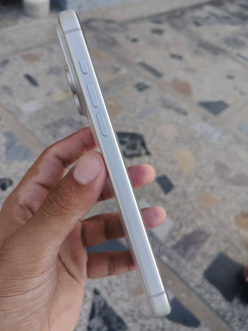 Apple iPhone 17 Pro Max JV 4