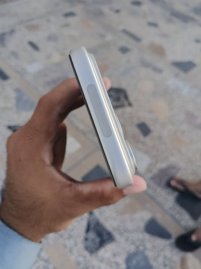 Apple iPhone 17 Pro Max JV 6