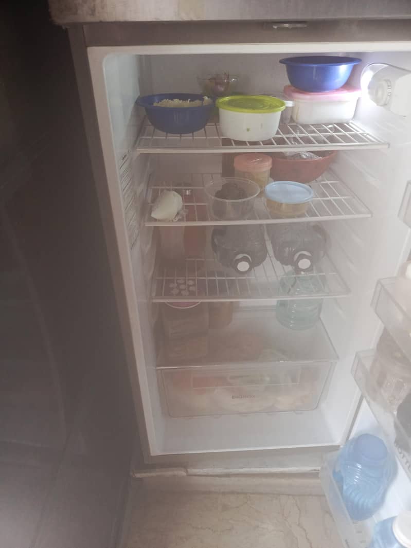fridge lene k liye AP apna rate bhi Laga sakte agr  rate smjh Aya to d 4
