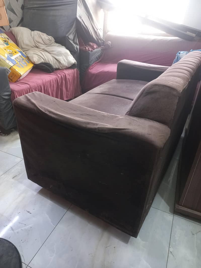 4 seater with centre table 0