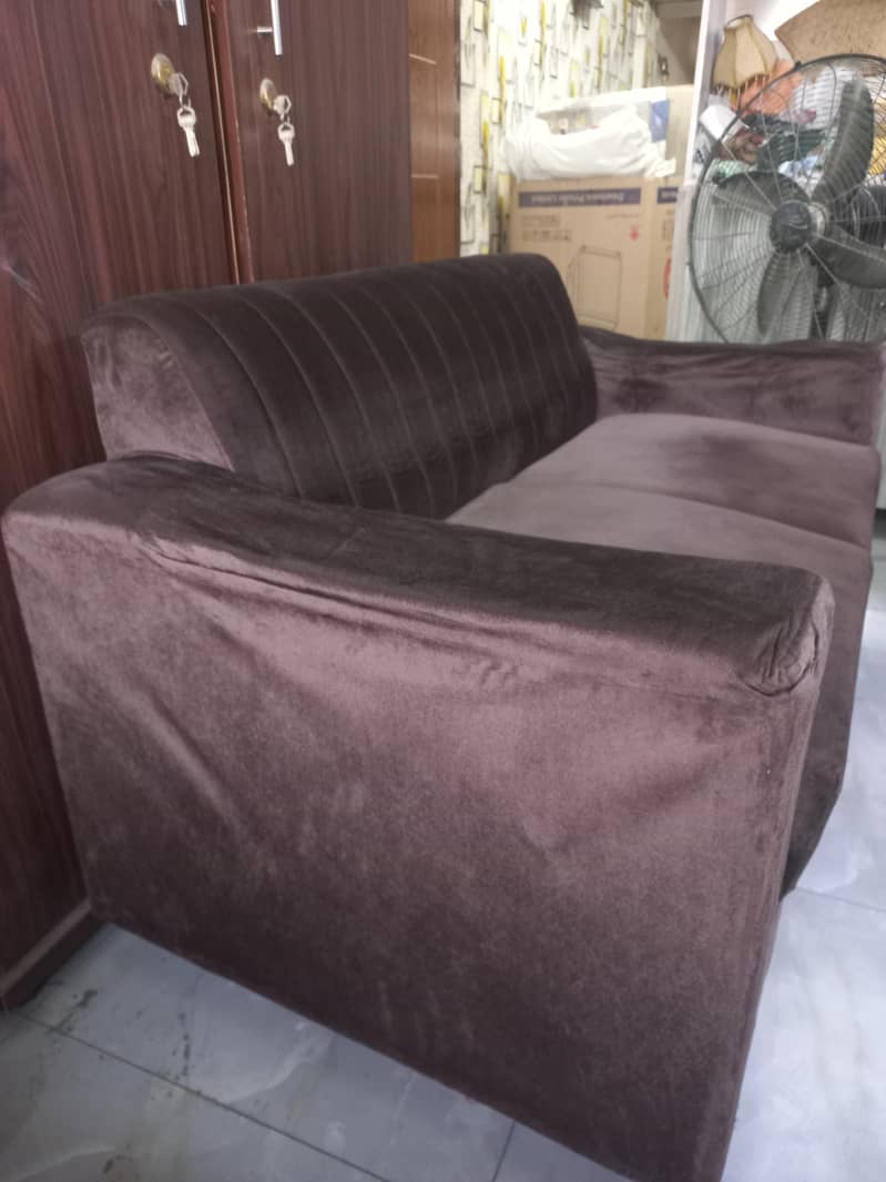 4 seater with centre table 1