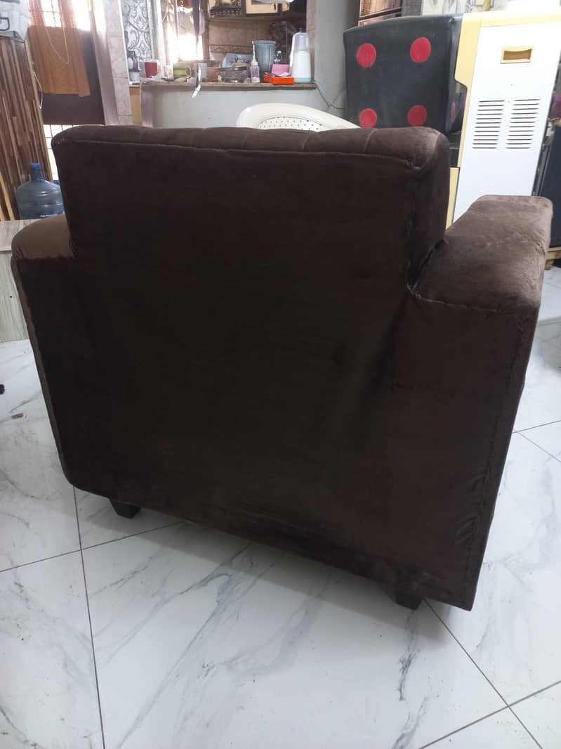 4 seater with centre table 3