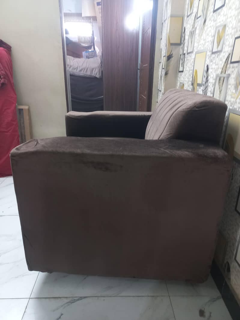4 seater with centre table 5