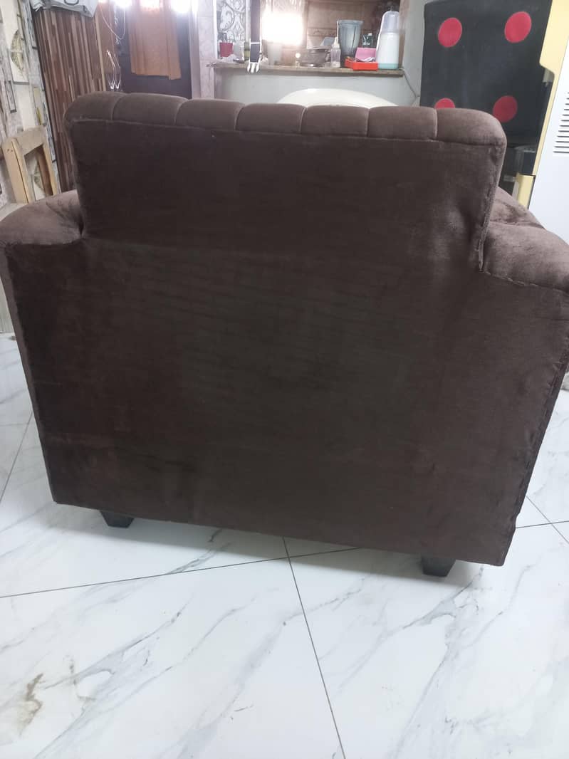 4 seater with centre table 7