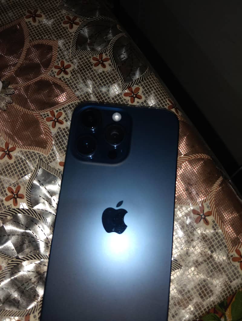 Apple iPhone 15 Pro Max 6