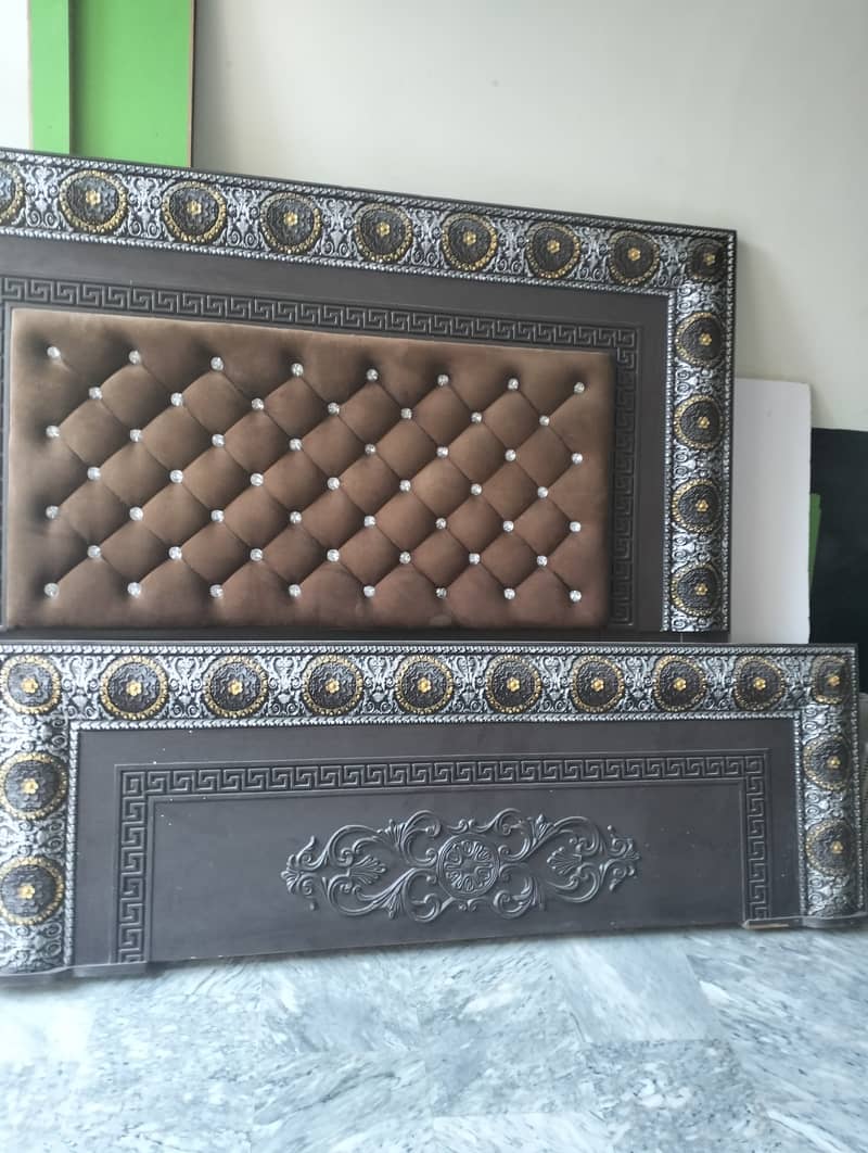 It's a king bed without side tables. 3
