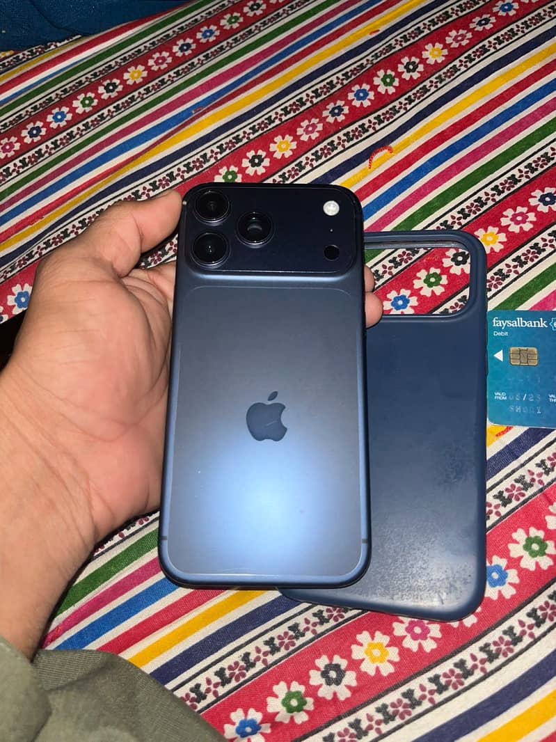 Apple iPhone 17 Pro Max JV 0