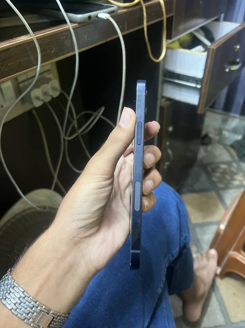 Apple iPhone 12 1