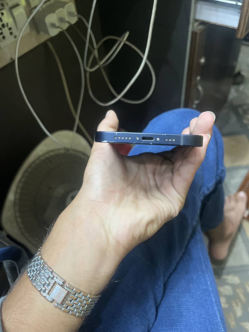 Apple iPhone 12 2