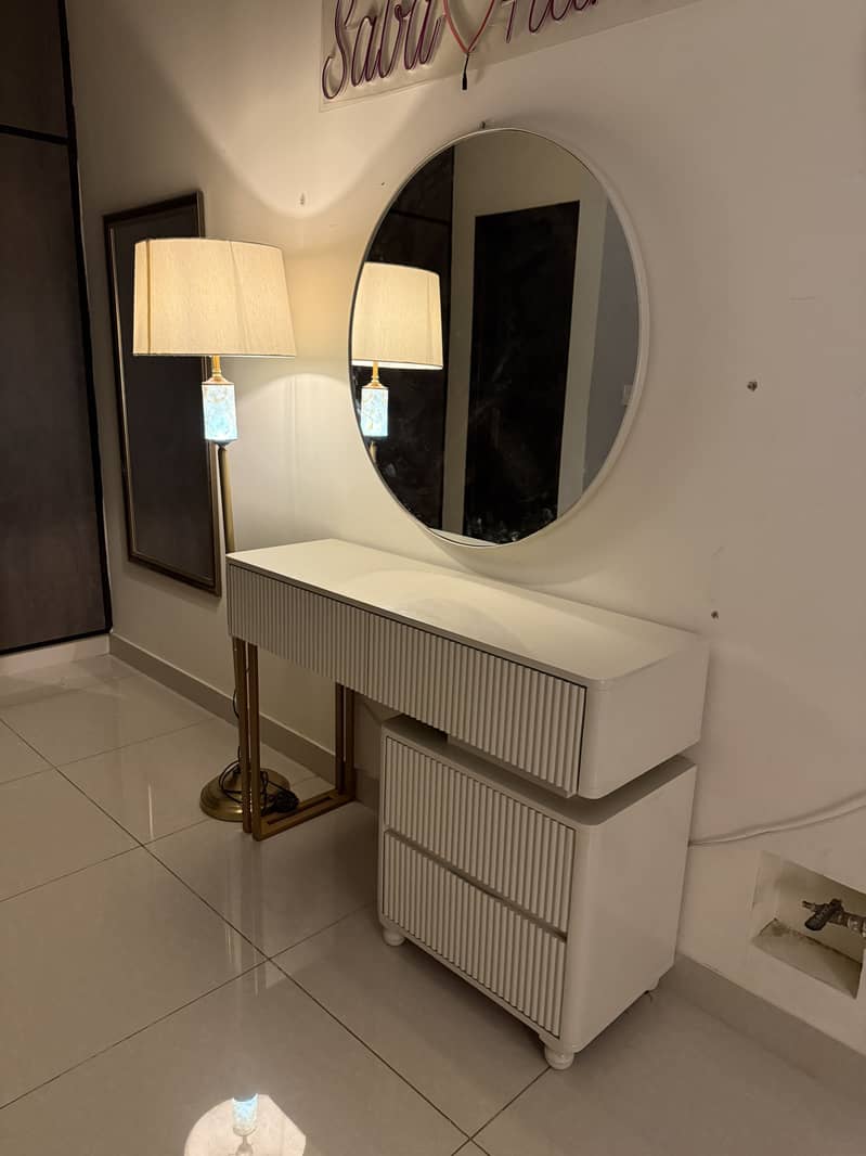 Off white bed set with 2 side tables and dressing table 1