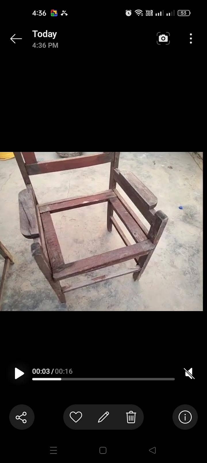 3 Chairs 0