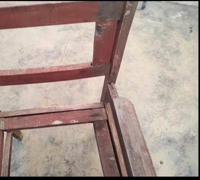 3 Chairs 2