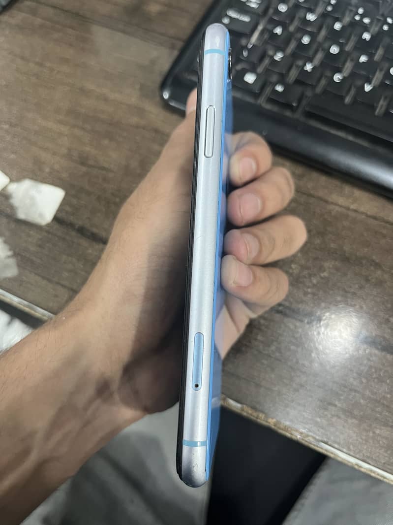 Apple iPhone XR 0