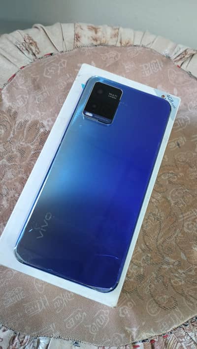 Vivo Y21 4+1/64 With Box in Decent condition