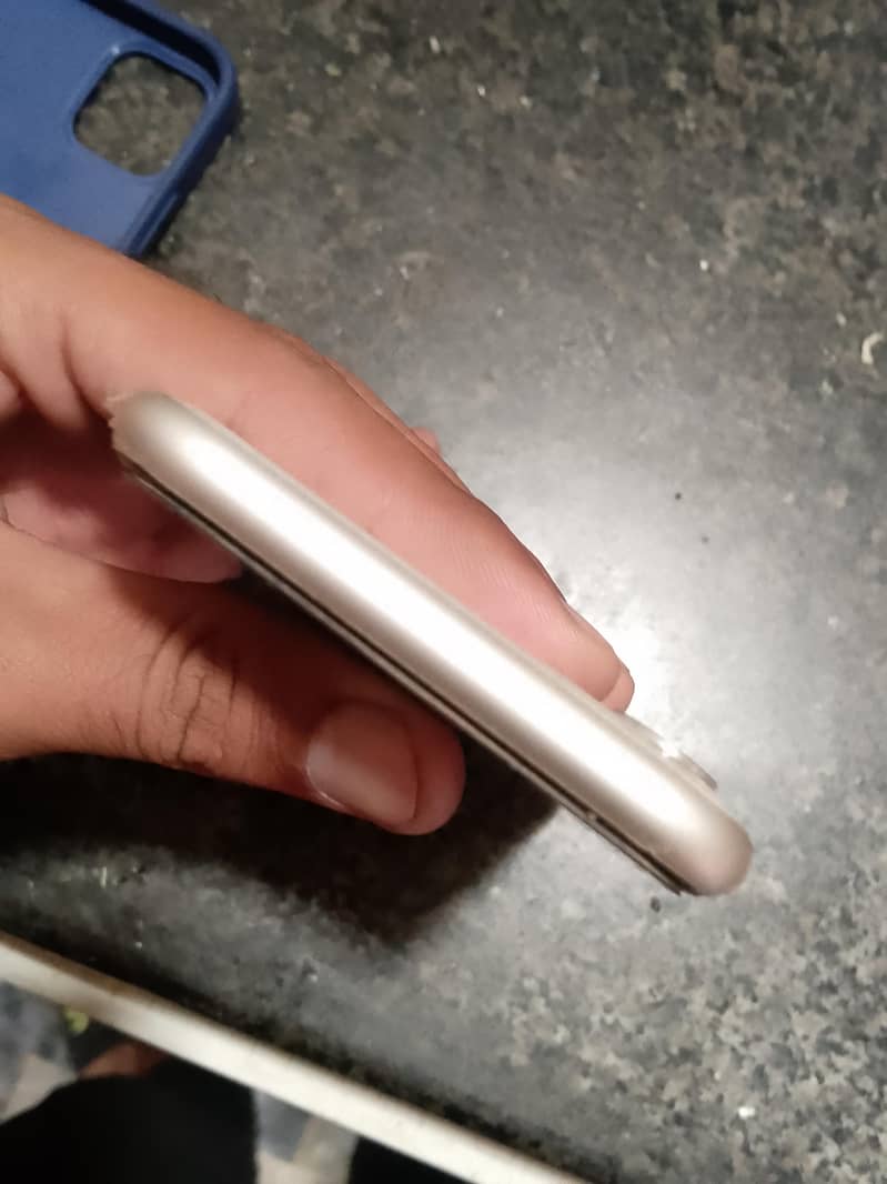 Apple iPhone 11 3