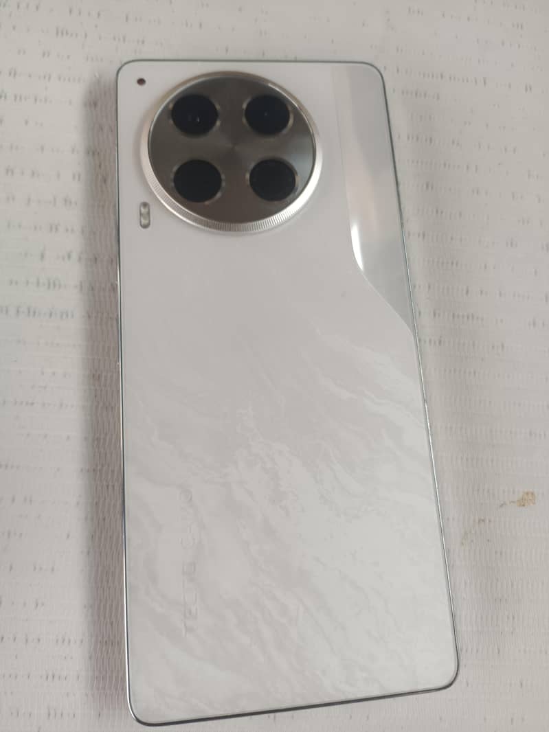 Tecno CAMON 30 0