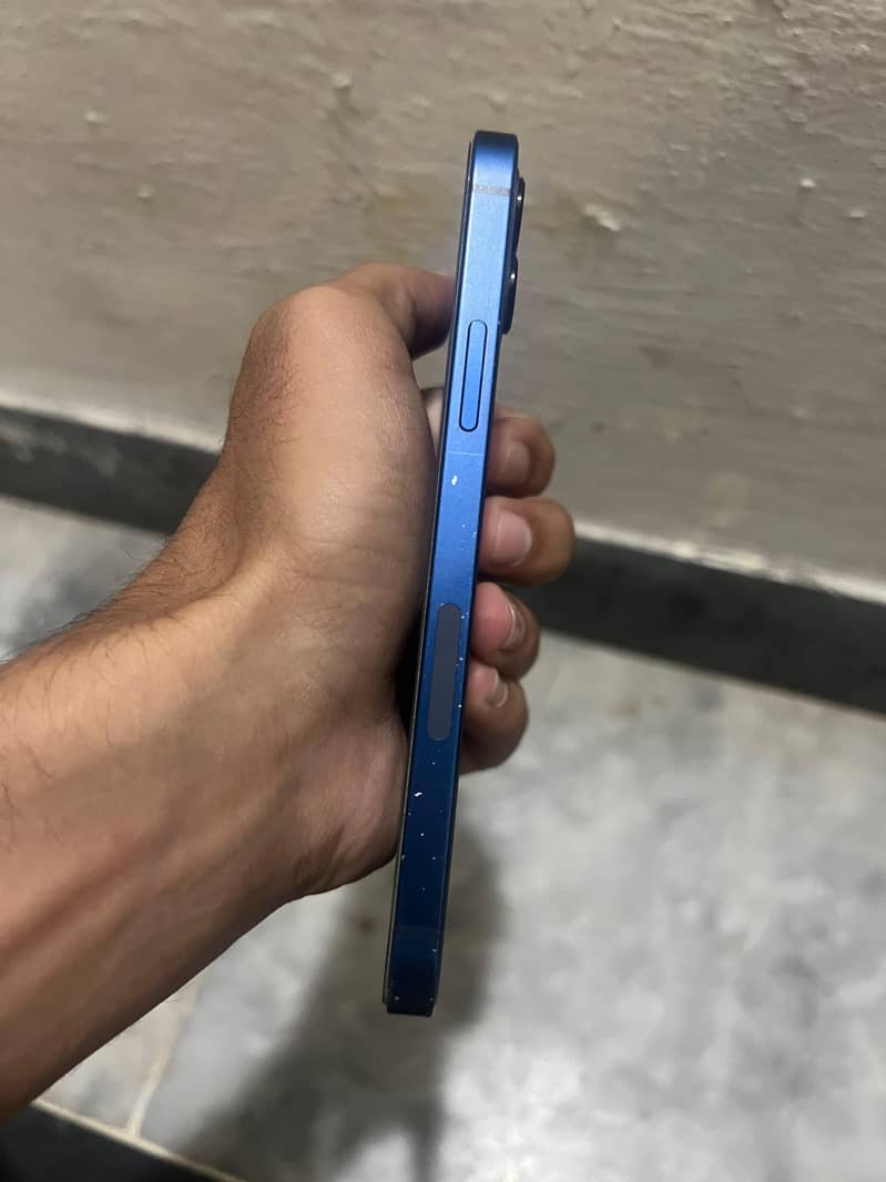 Apple iPhone 12 4