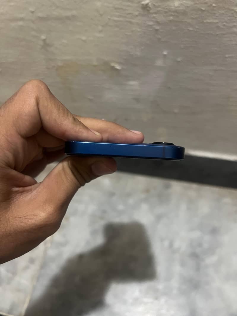 Apple iPhone 12 6