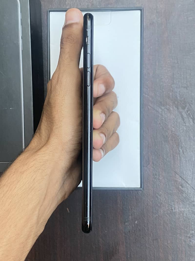 Apple iPhone 7 Plus 2