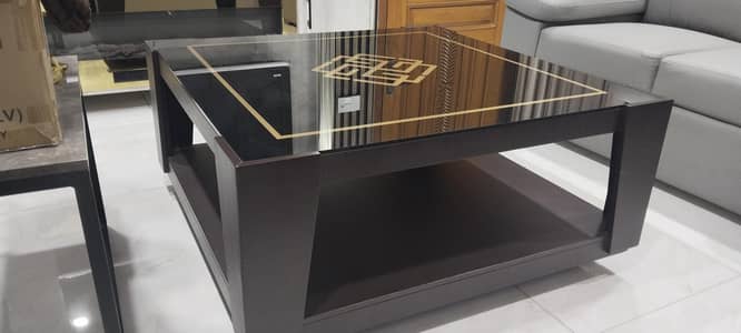 Table in New Condition – Stylish & Durable
